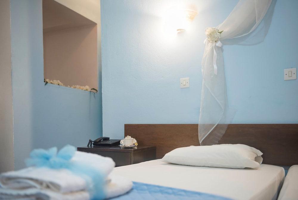 αντώνιος Ξενοδοχείο με διαμερίσματα Φαληράκι