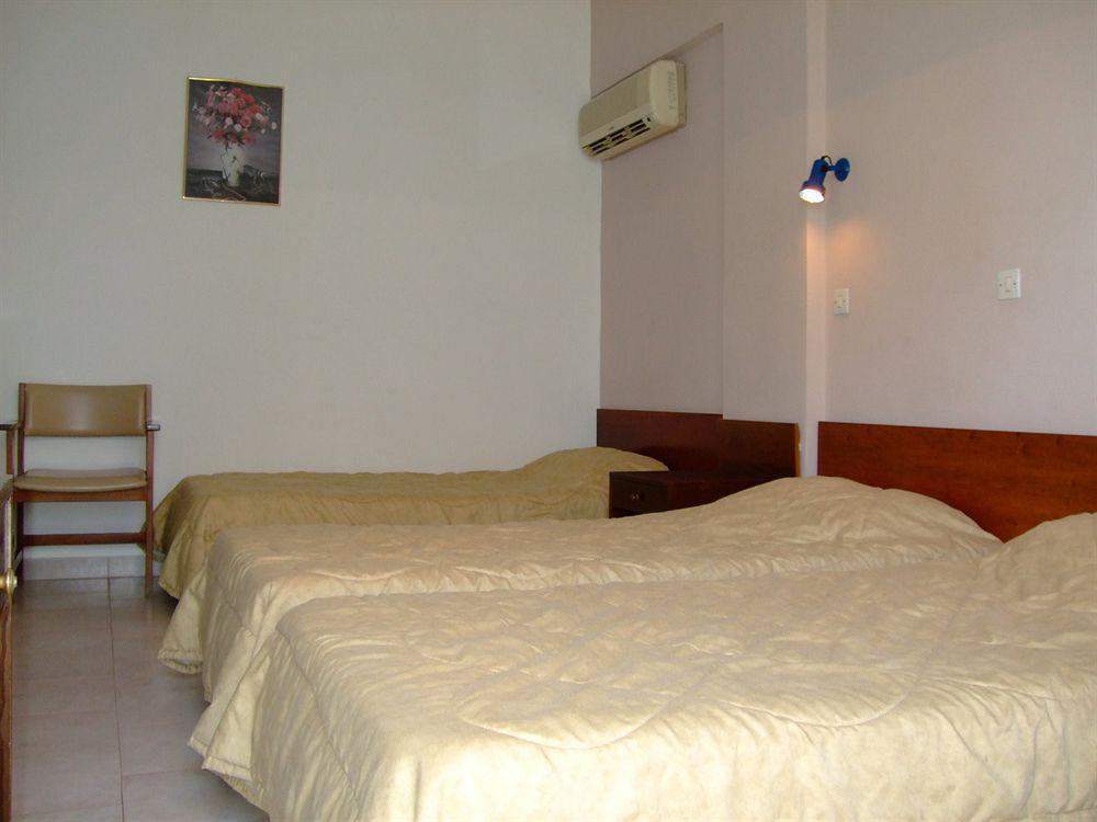 αντώνιος Ξενοδοχείο με διαμερίσματα Φαληράκι